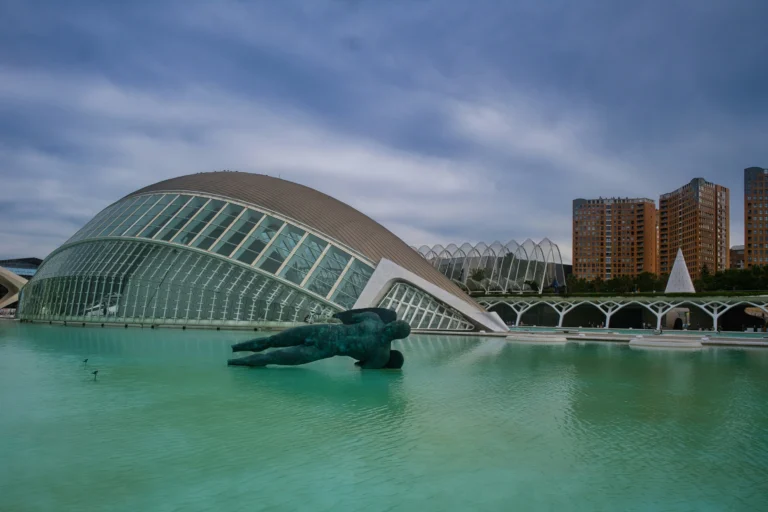 Panorama di Valencia con la Ciudad de las Artes y las Ciencias in primo piano